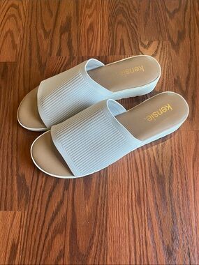 Kensie cream wedge.